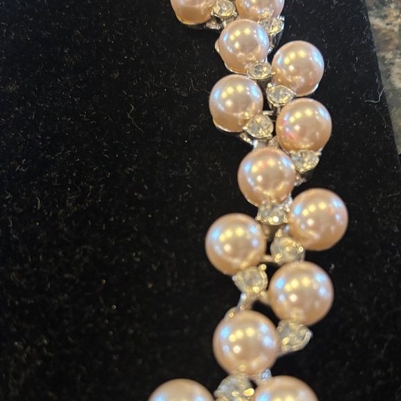 Anne Klein Pearl Necklace with Silver Details - Picture 4 of 4